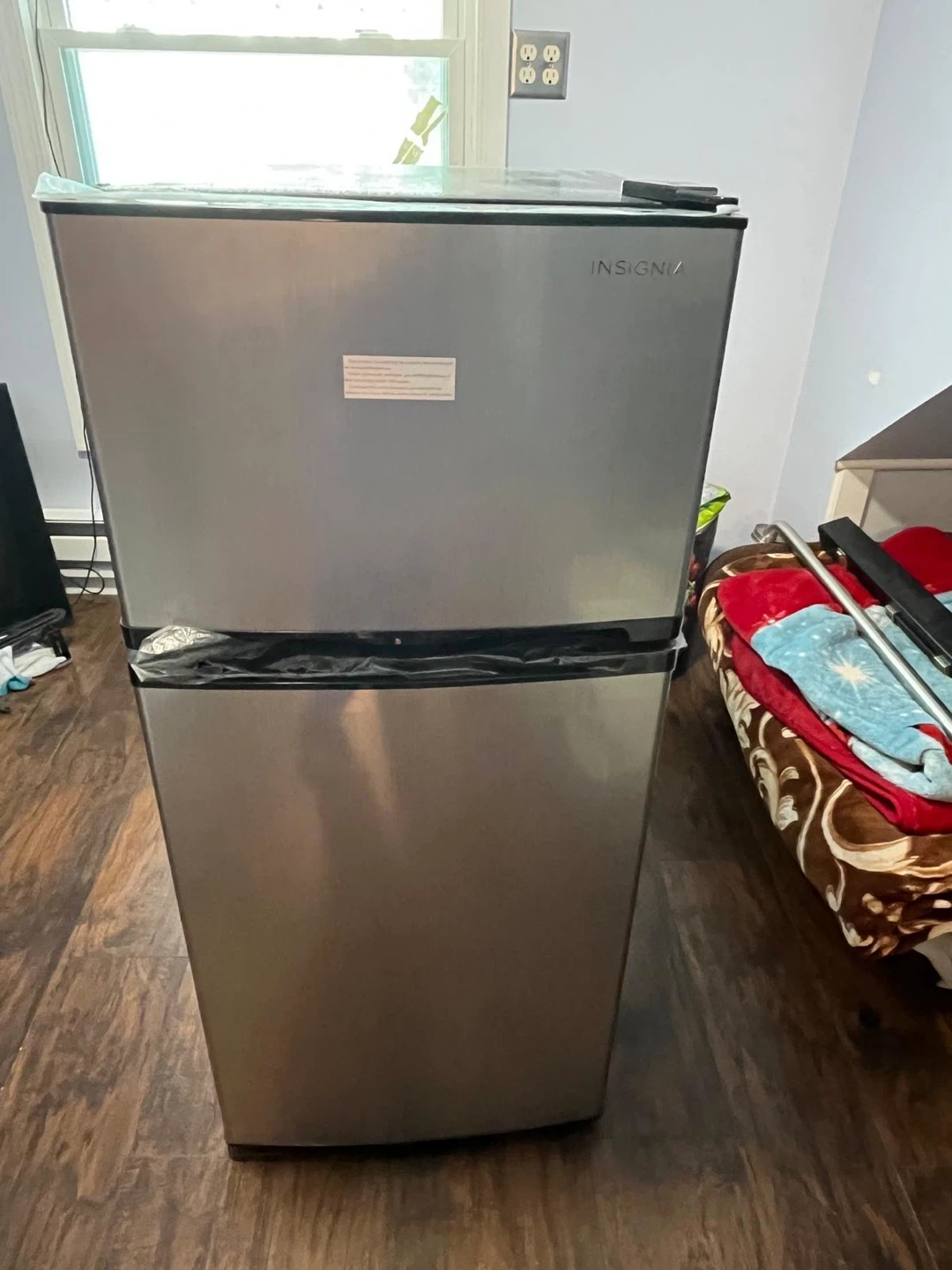 Insignia Refrigerator Freezer NS-CF422SS9