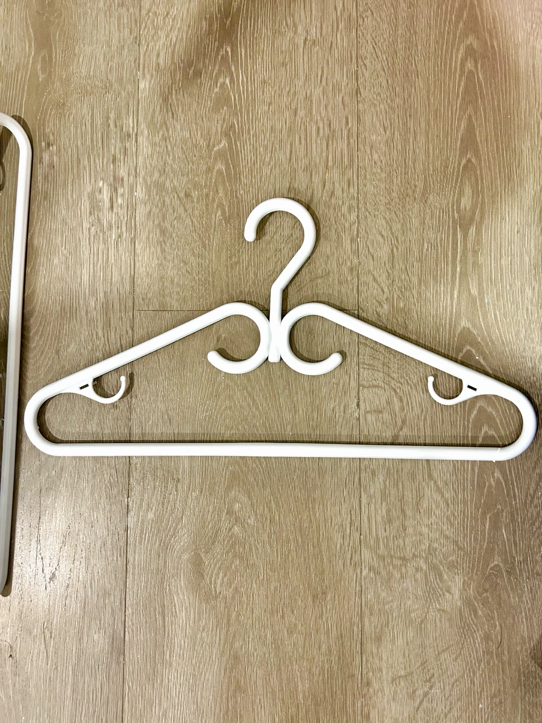 White Plastic Clothes Hangers - Lot of 28 - photo 2