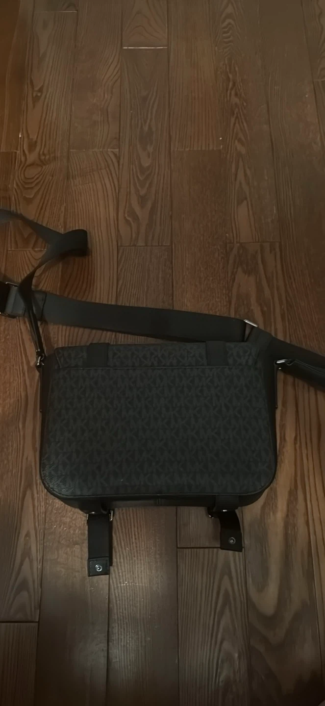 Michael Kors MK Shoulder Bag - photo 2