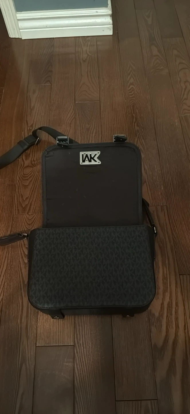 Michael Kors MK Shoulder Bag - photo 3