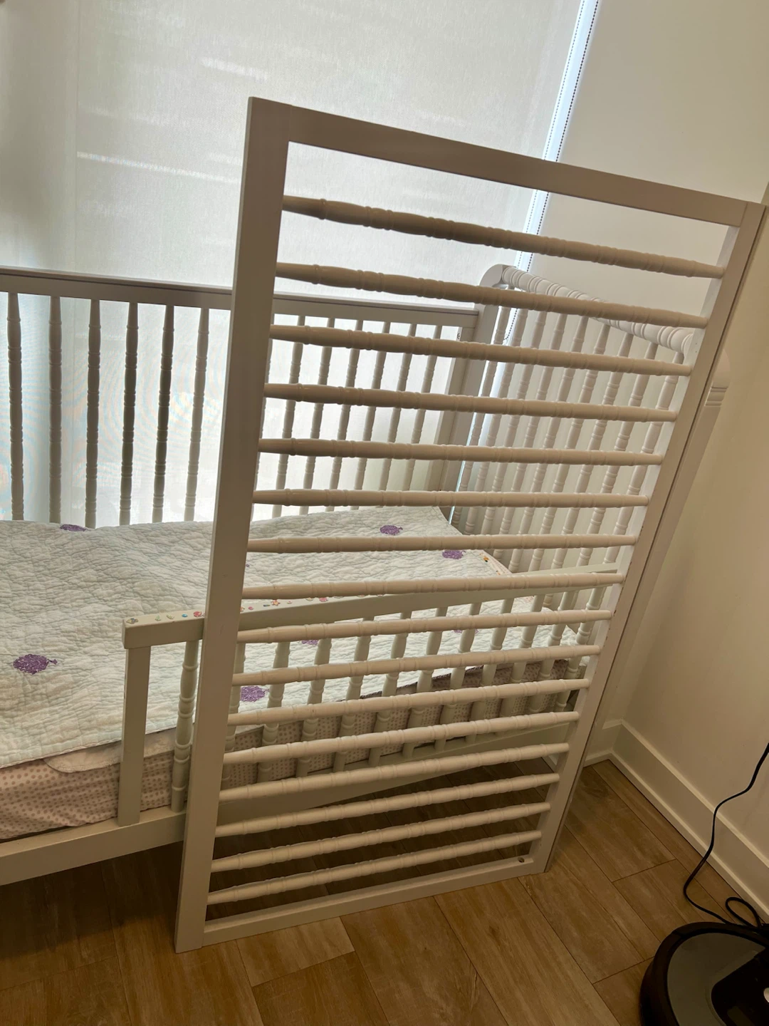 White baby crib with mattress - photo 3