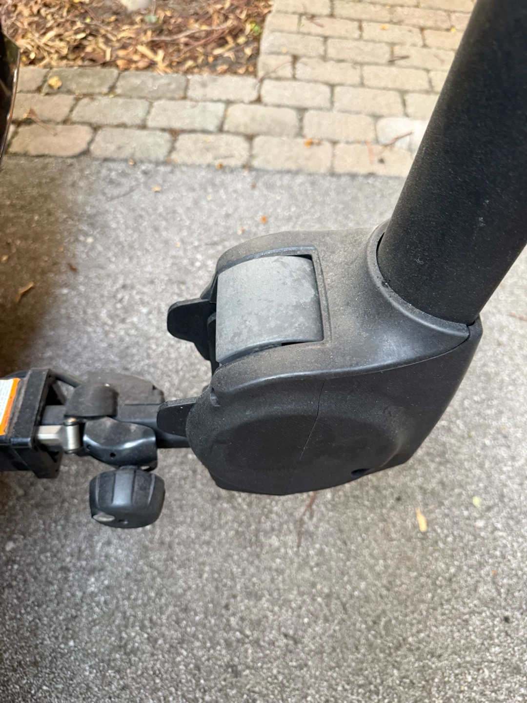 Thule Hitch Bike Rack (carries 2 bikes) - photo 4