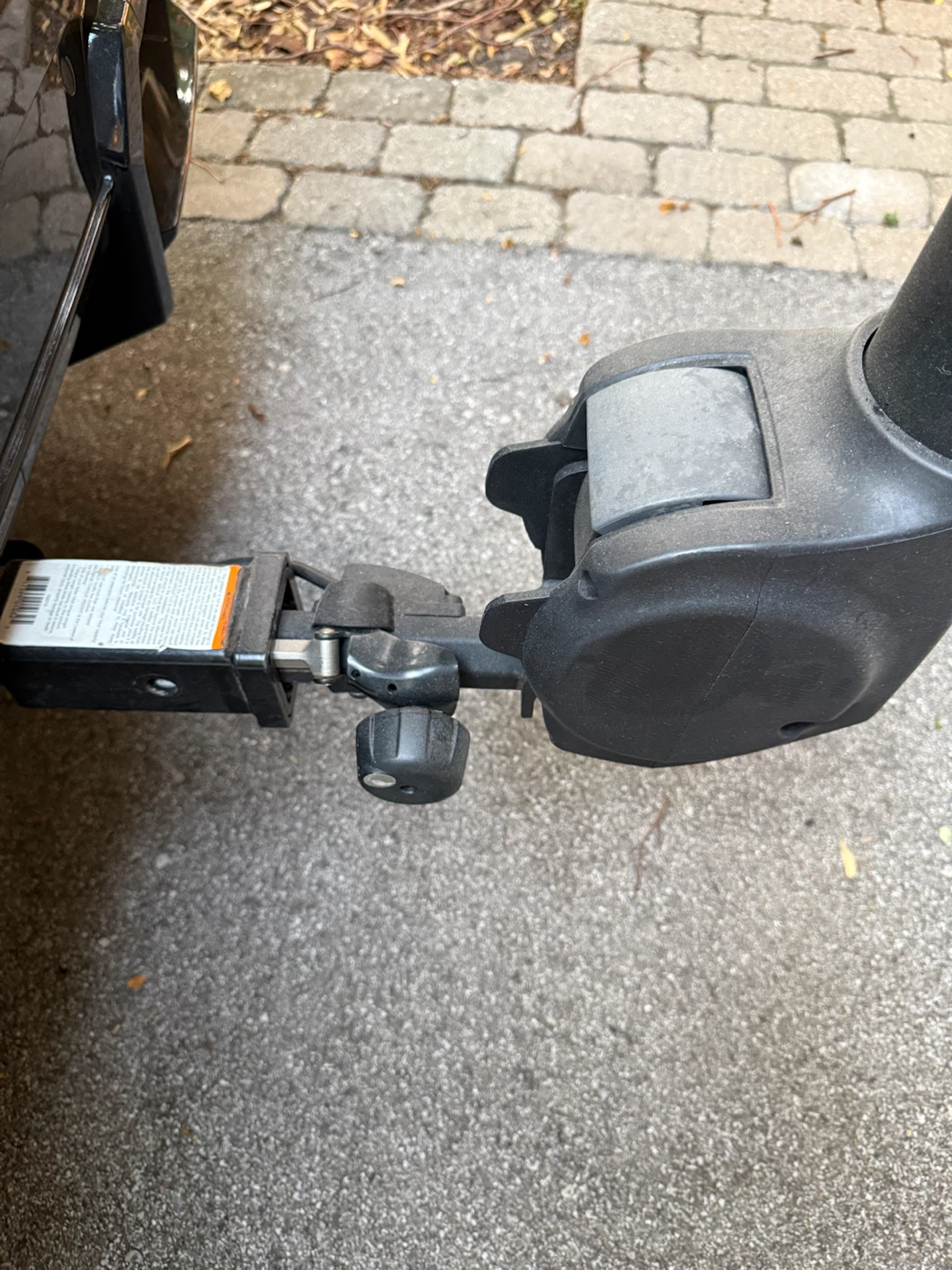 Thule Hitch Bike Rack (carries 2 bikes) - photo 5