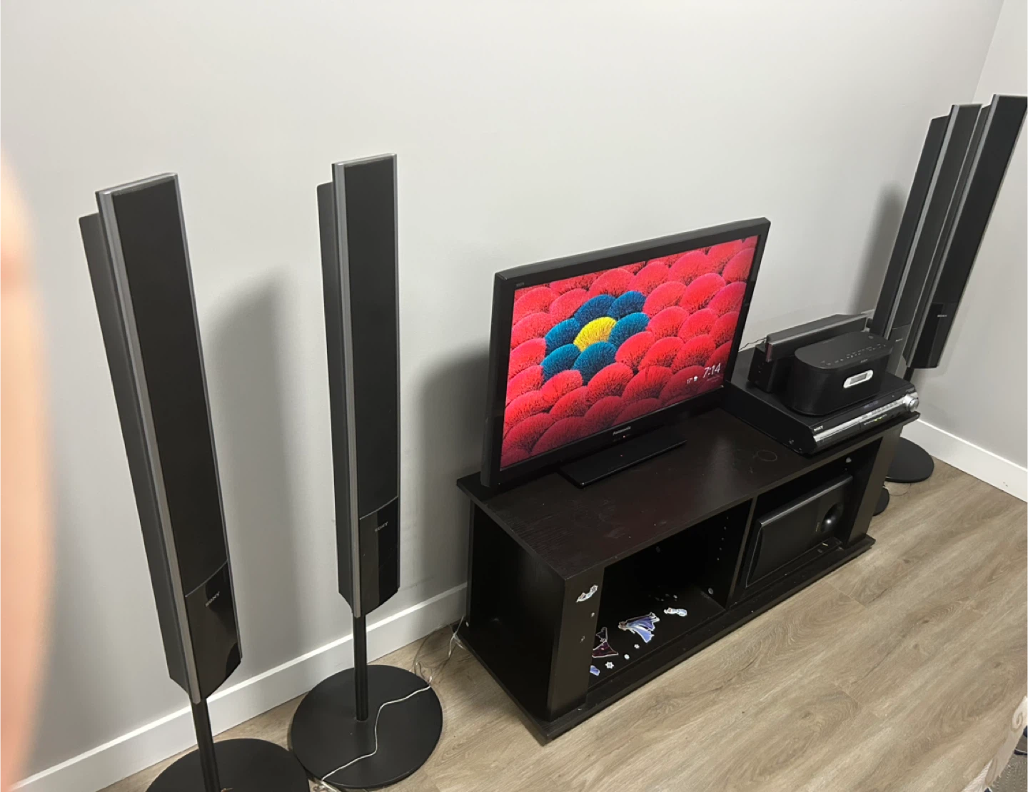Tv and sony home theatre with tv stand - photo 2