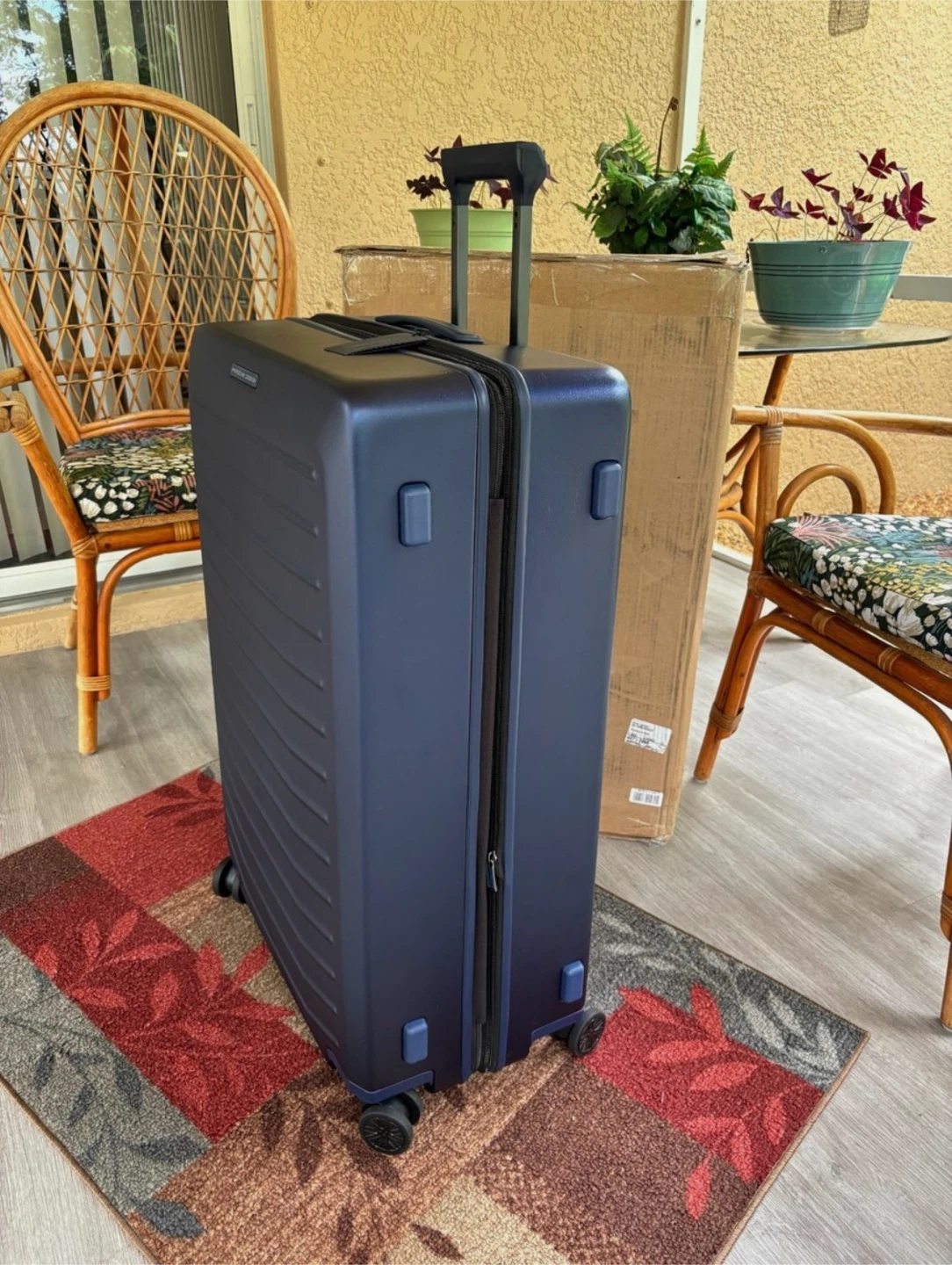 Black 32in Hardshell Luggage (New) - photo 5