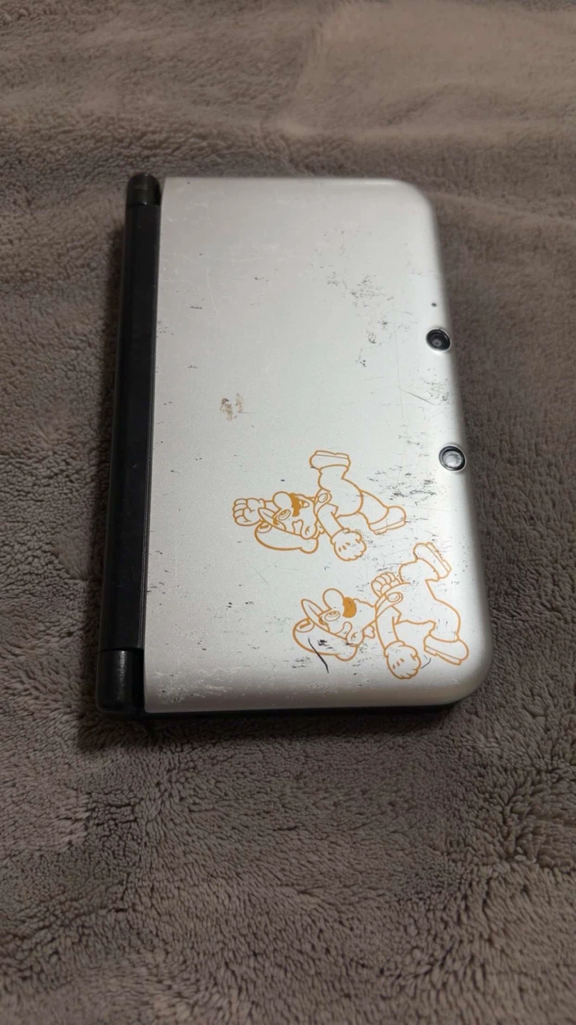 Nintendo 3DS XL - Silver with Mario Characters