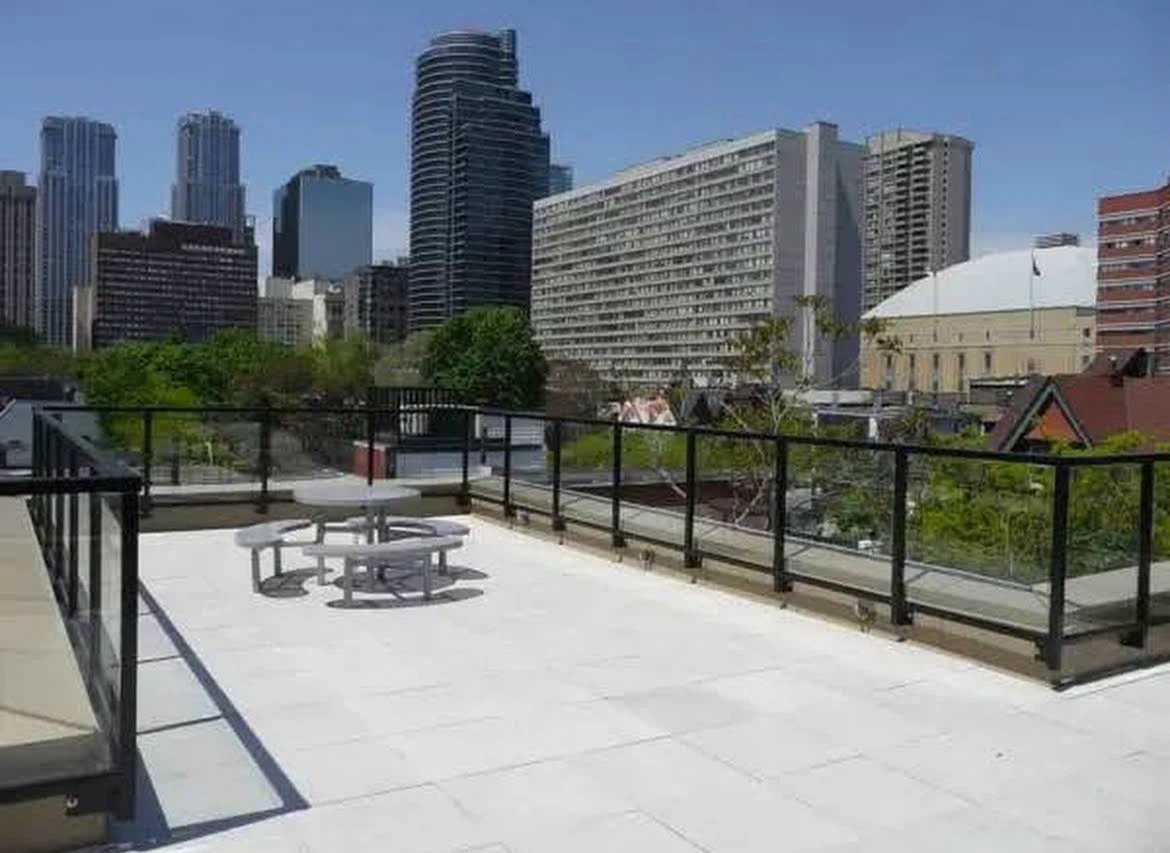 Urgent Sublease - Master Bedroom in Downtown Toronto - photo 3
