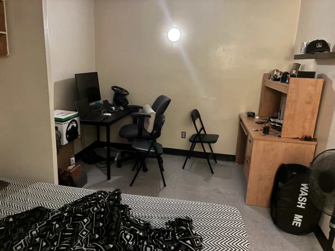 Urgent Sublease - Master Bedroom in Downtown Toronto - photo 5