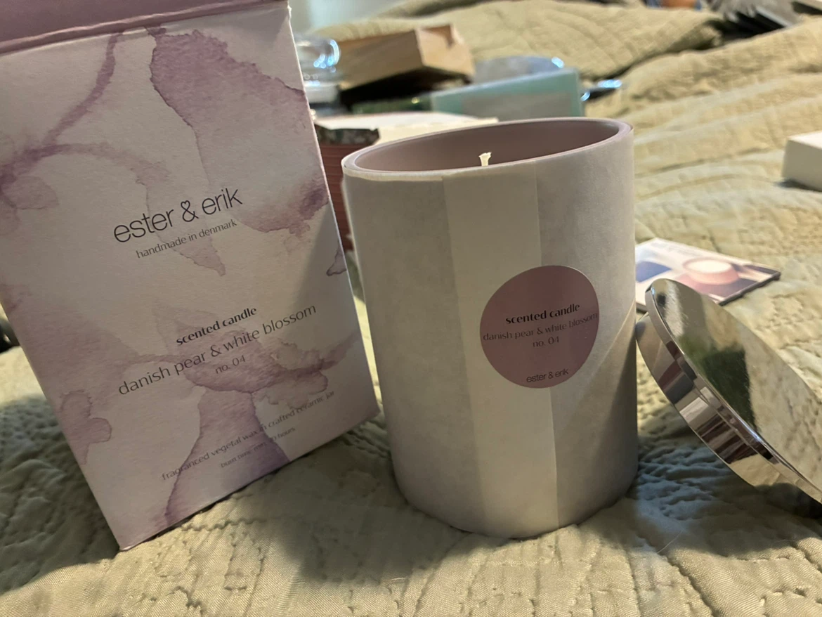 Ester & Erik Scented Candle - Danish Pear & White Blossom No. 04 - photo 2
