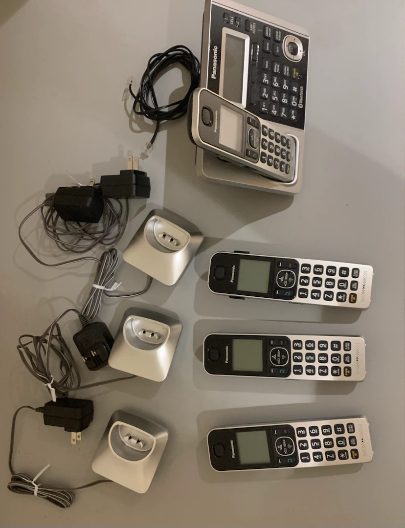 Panasonic 4x Cordless Phones with Base and 3 Handsets - photo 2