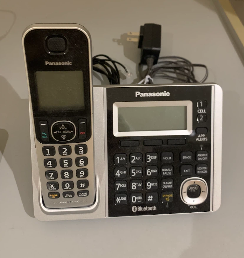 Panasonic 4x Cordless Phones with Base and 3 Handsets - photo 3
