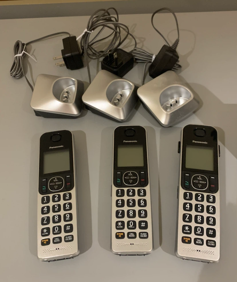 Panasonic 4x Cordless Phones with Base and 3 Handsets - photo 4
