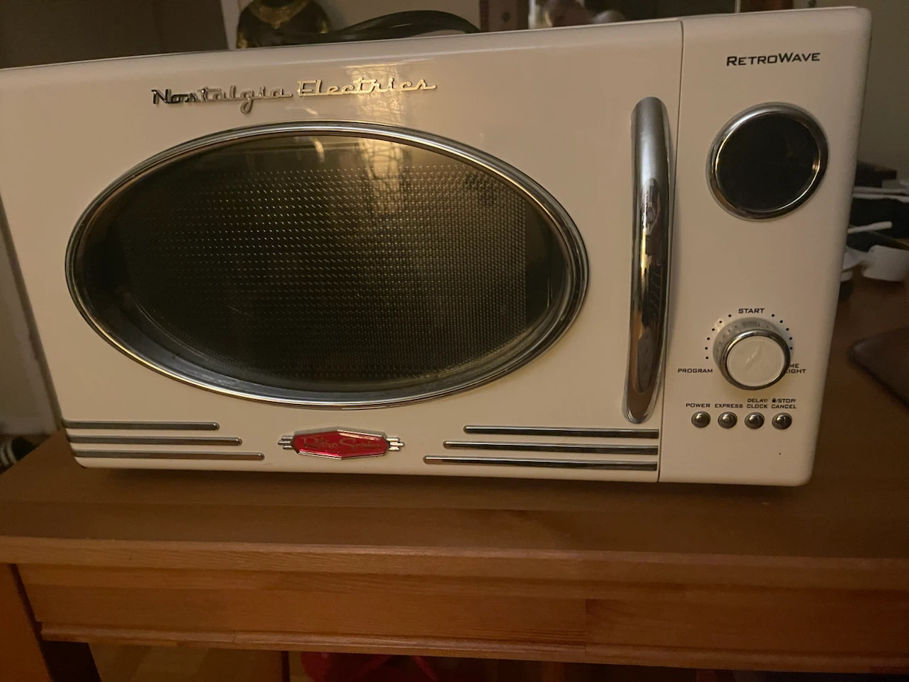 RetroWave Microwave Oven