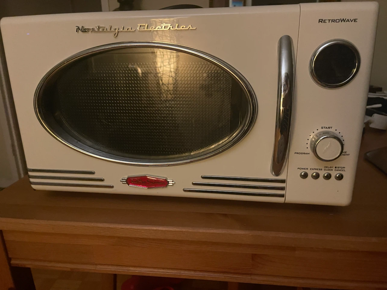 Nostalgia Electrics RetroWave Microwave