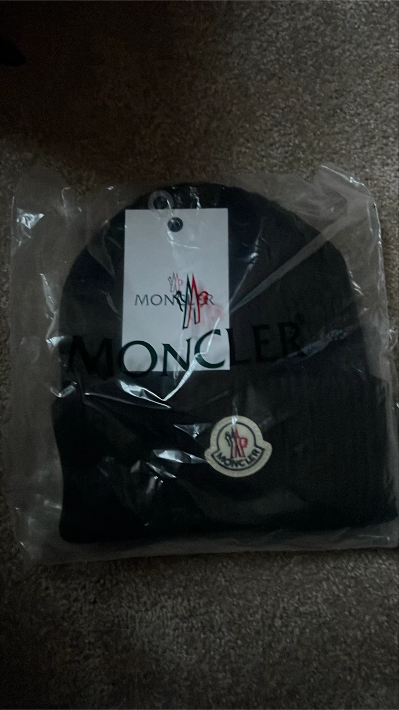 Moncler Black Beanie - photo 2
