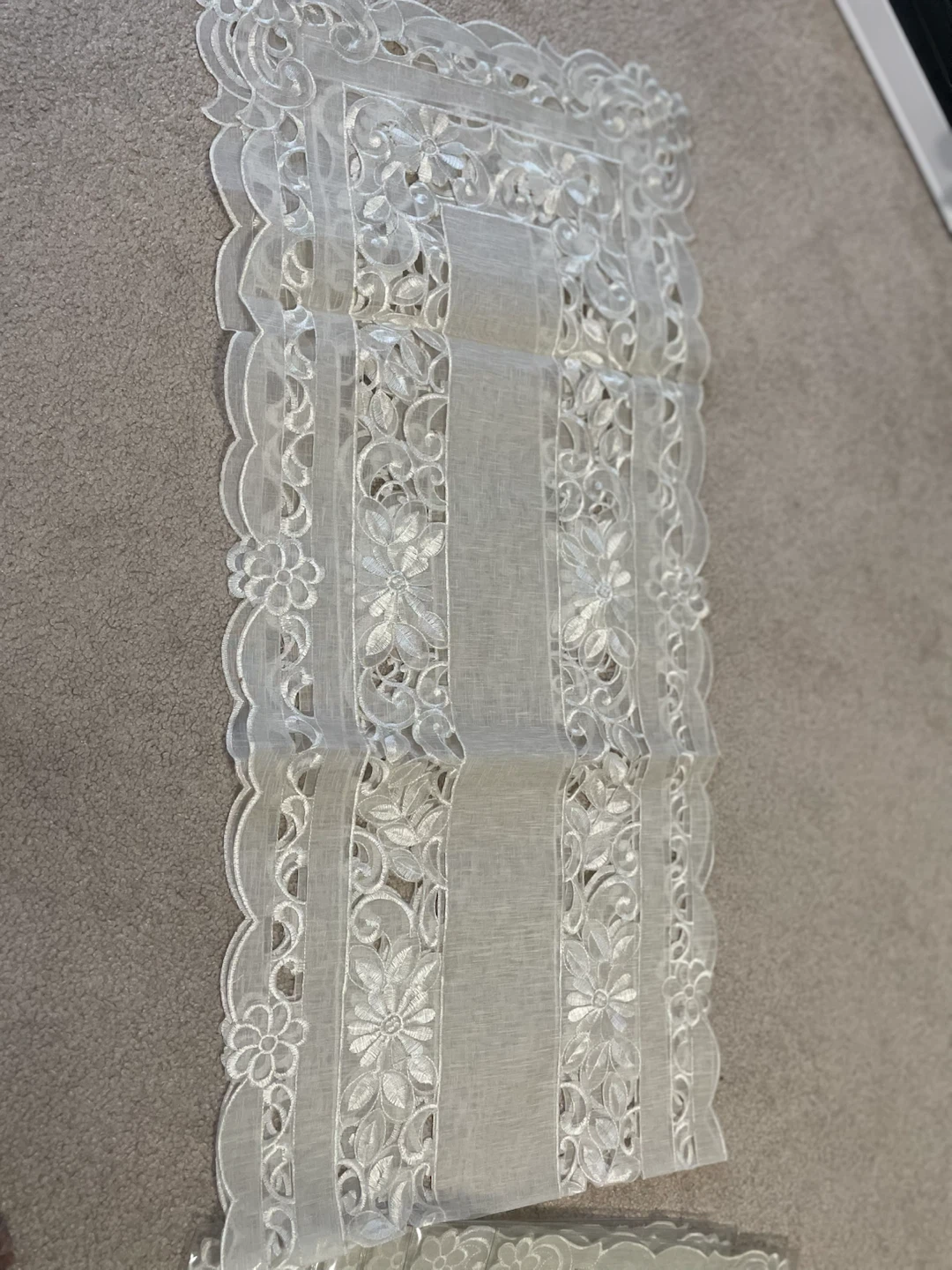 White Embroidered Table Runner and Placemat Set - photo 2