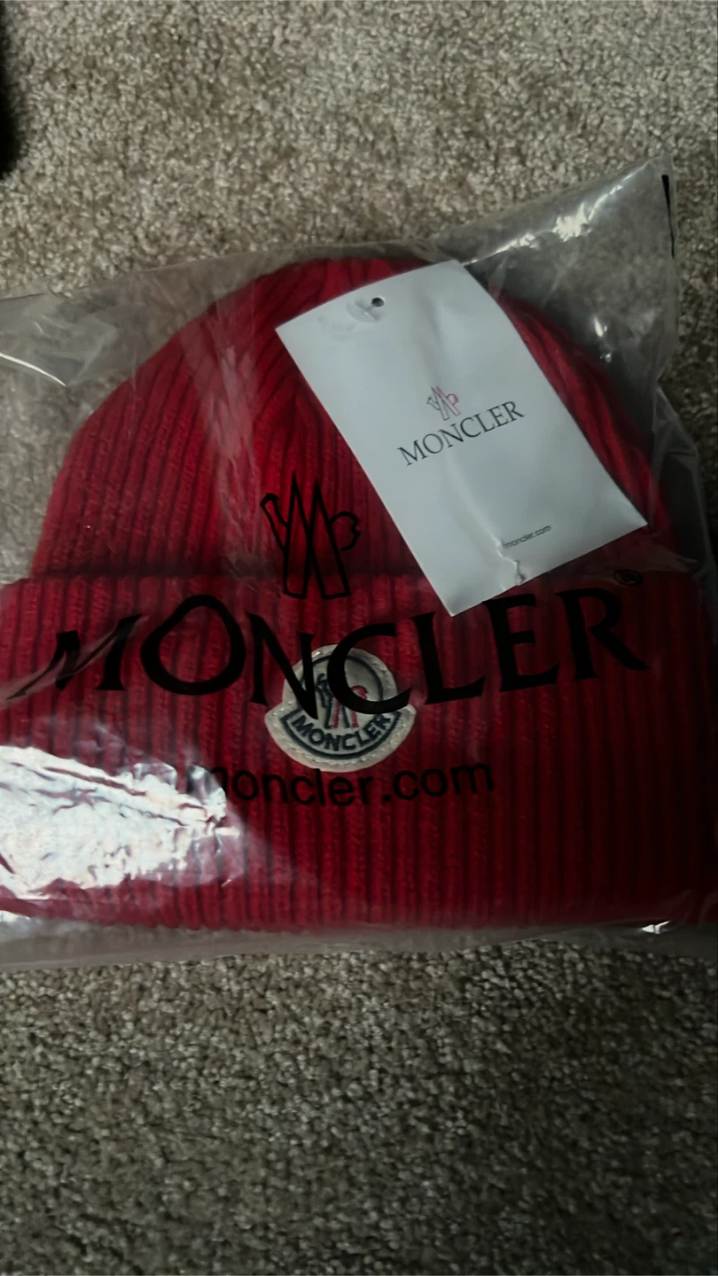 Moncler Red Beanie Hat - photo 2