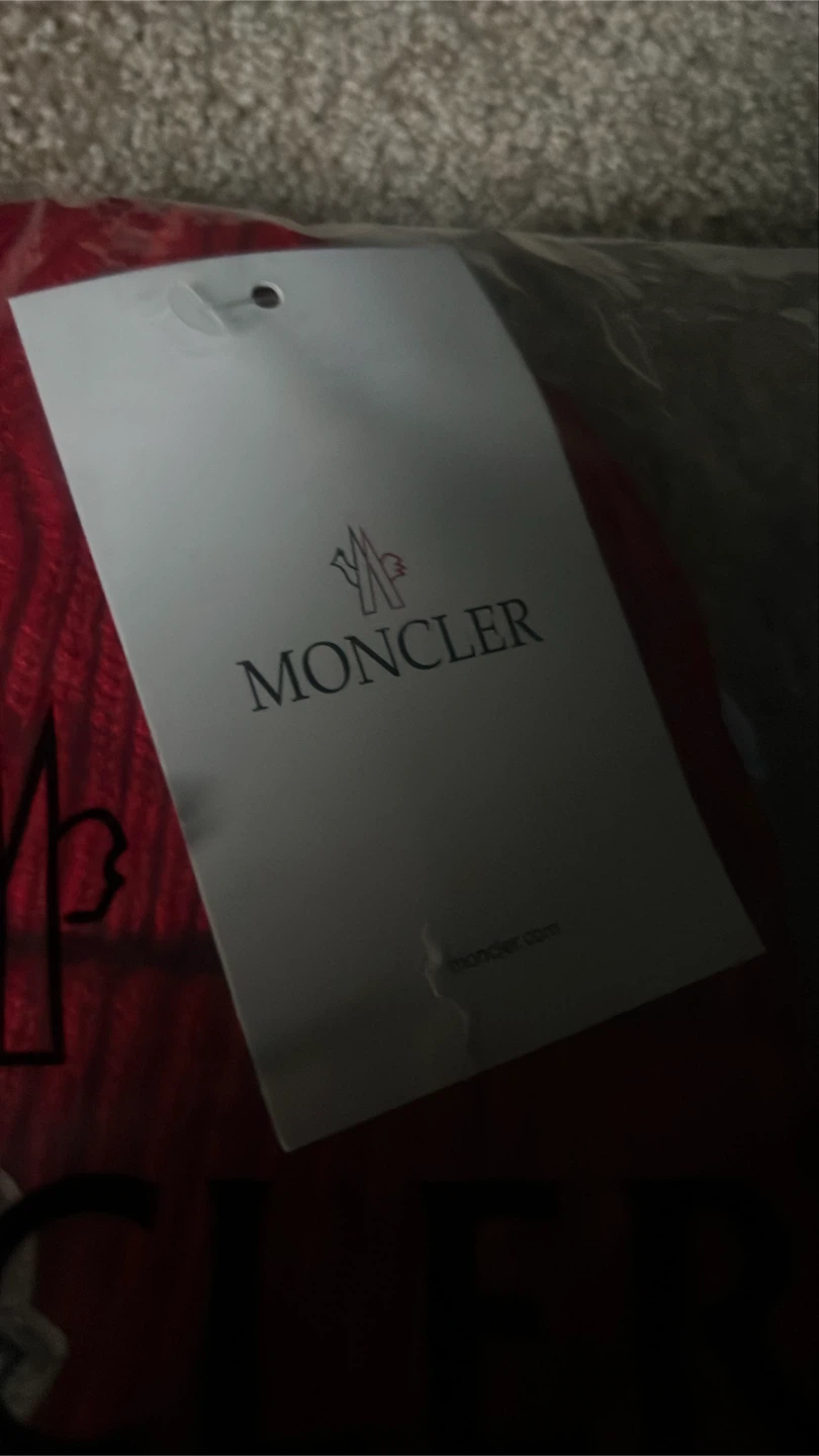 Moncler Red Beanie Hat - photo 3