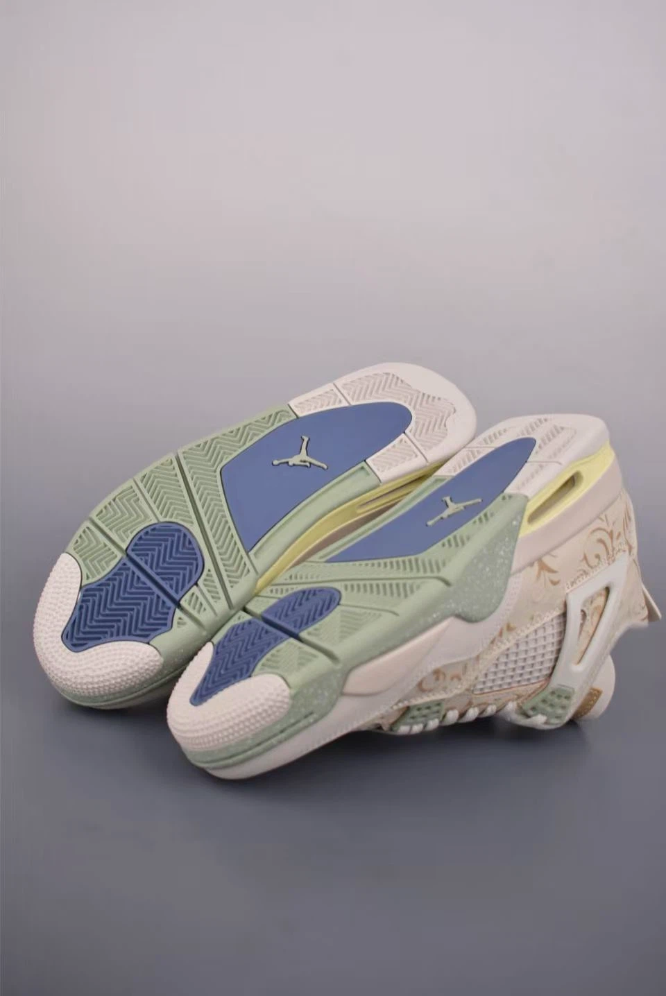 Air Jordan 4 Retro SE 'Craft Photon Dust' Sneakers - photo 2