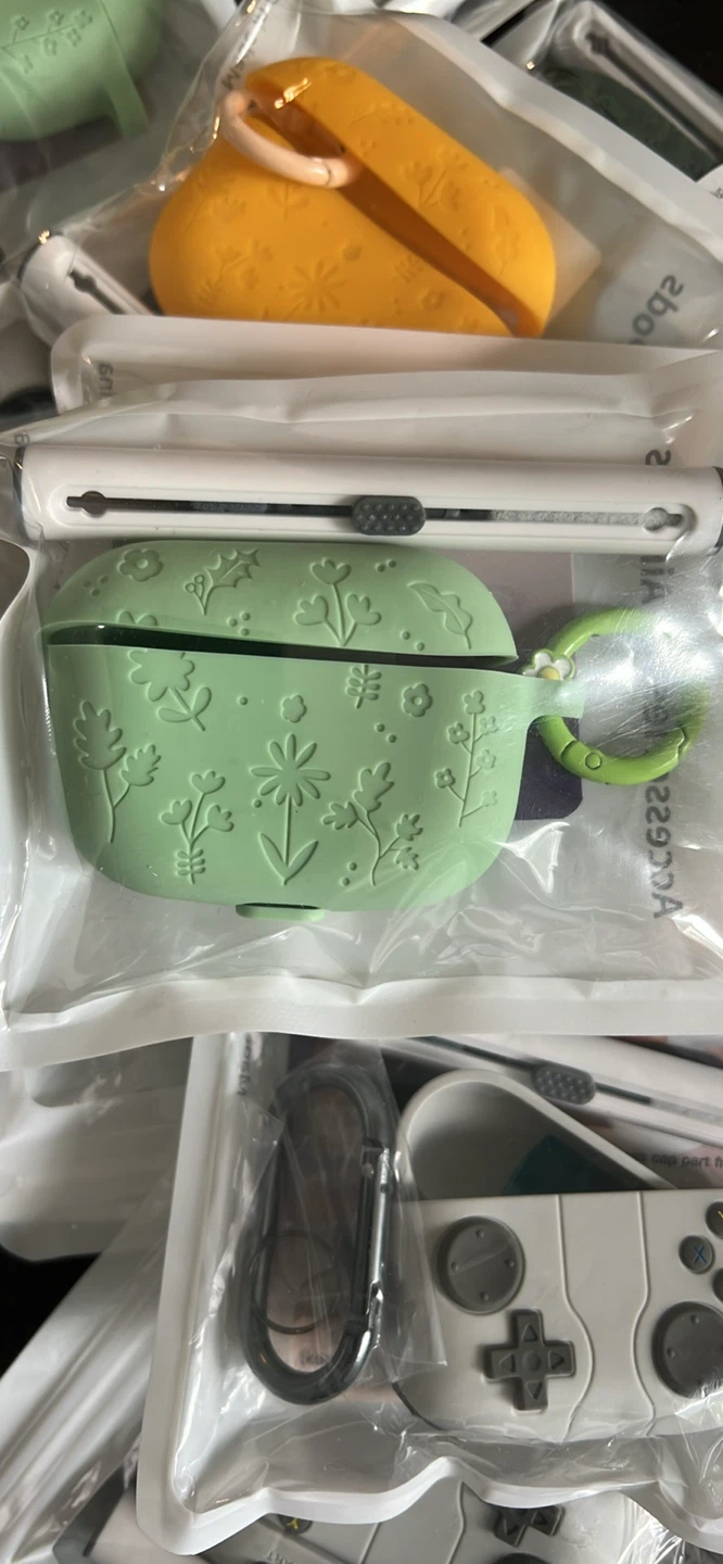 Silicone Earbud Case with Keychain & Accessories - photo 2