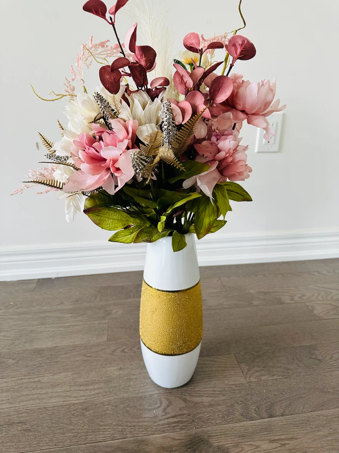 White and Gold Vase - photo 5