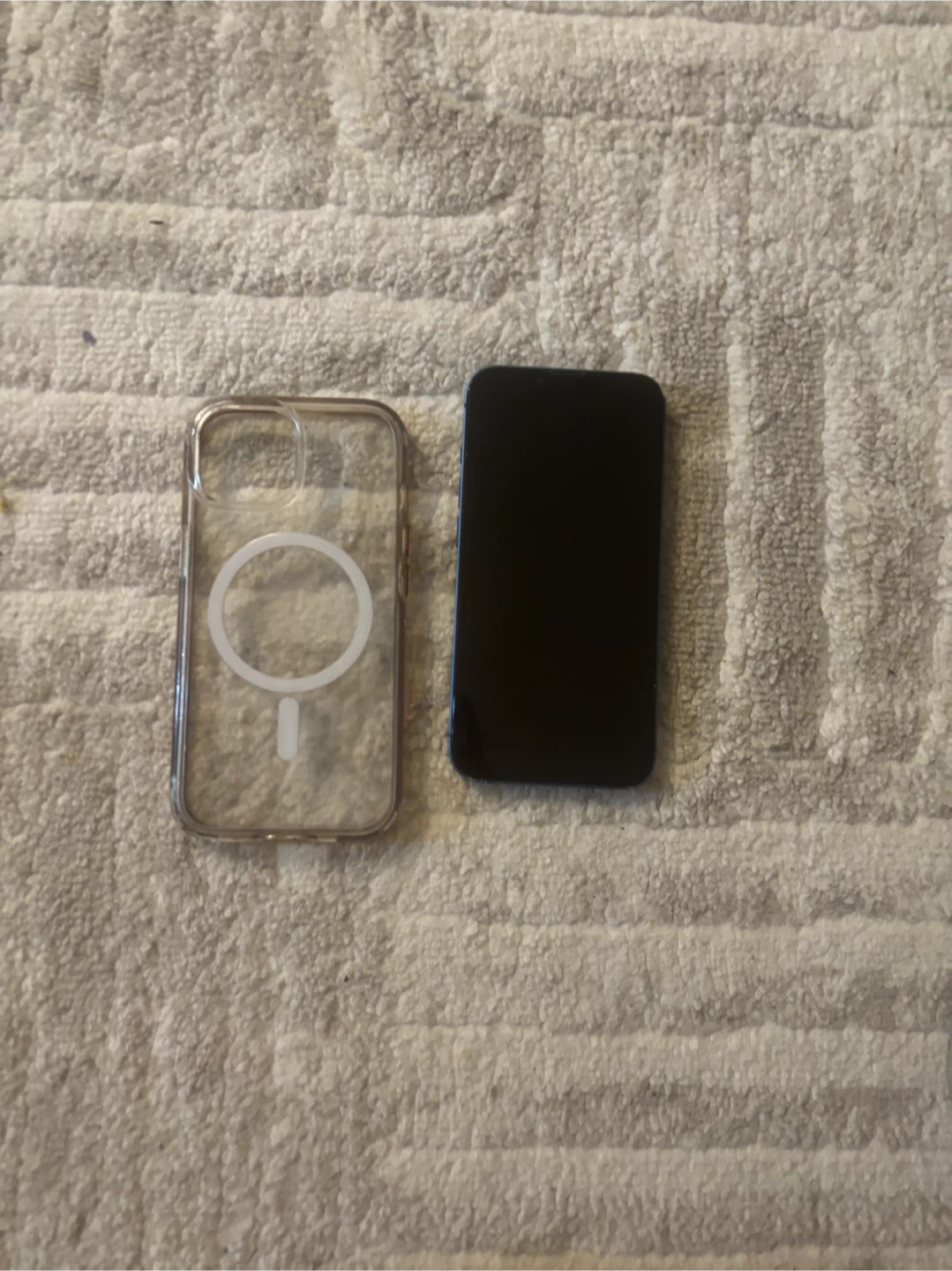 Apple iPhone 13 with MagSafe Case - photo 2