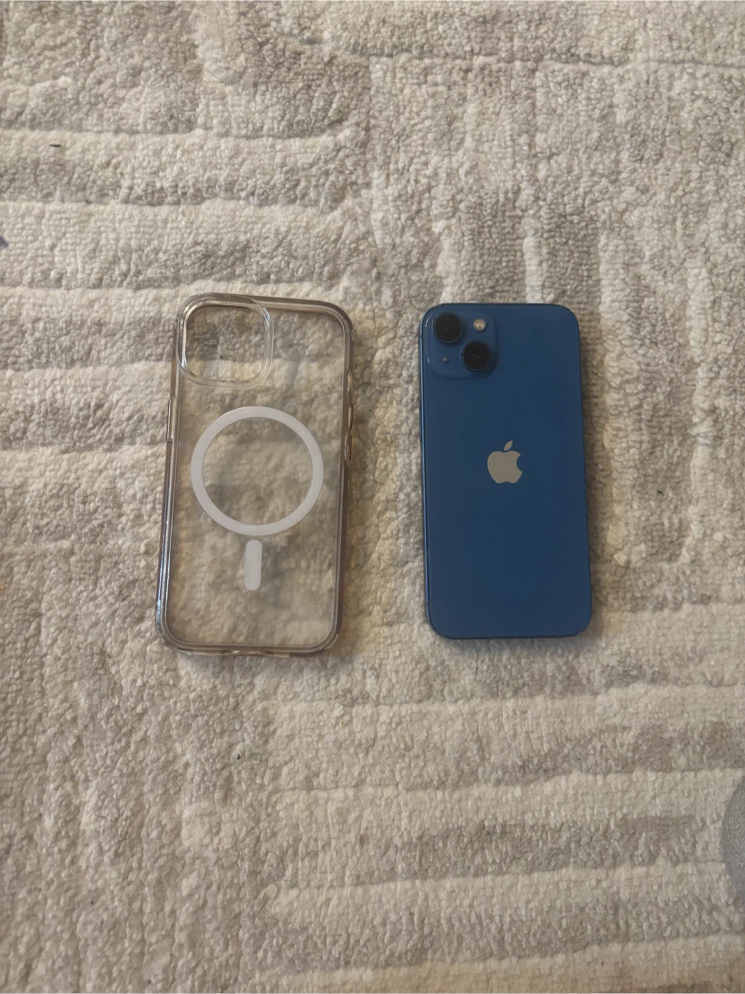 Apple iPhone 13 with MagSafe Case - photo 3