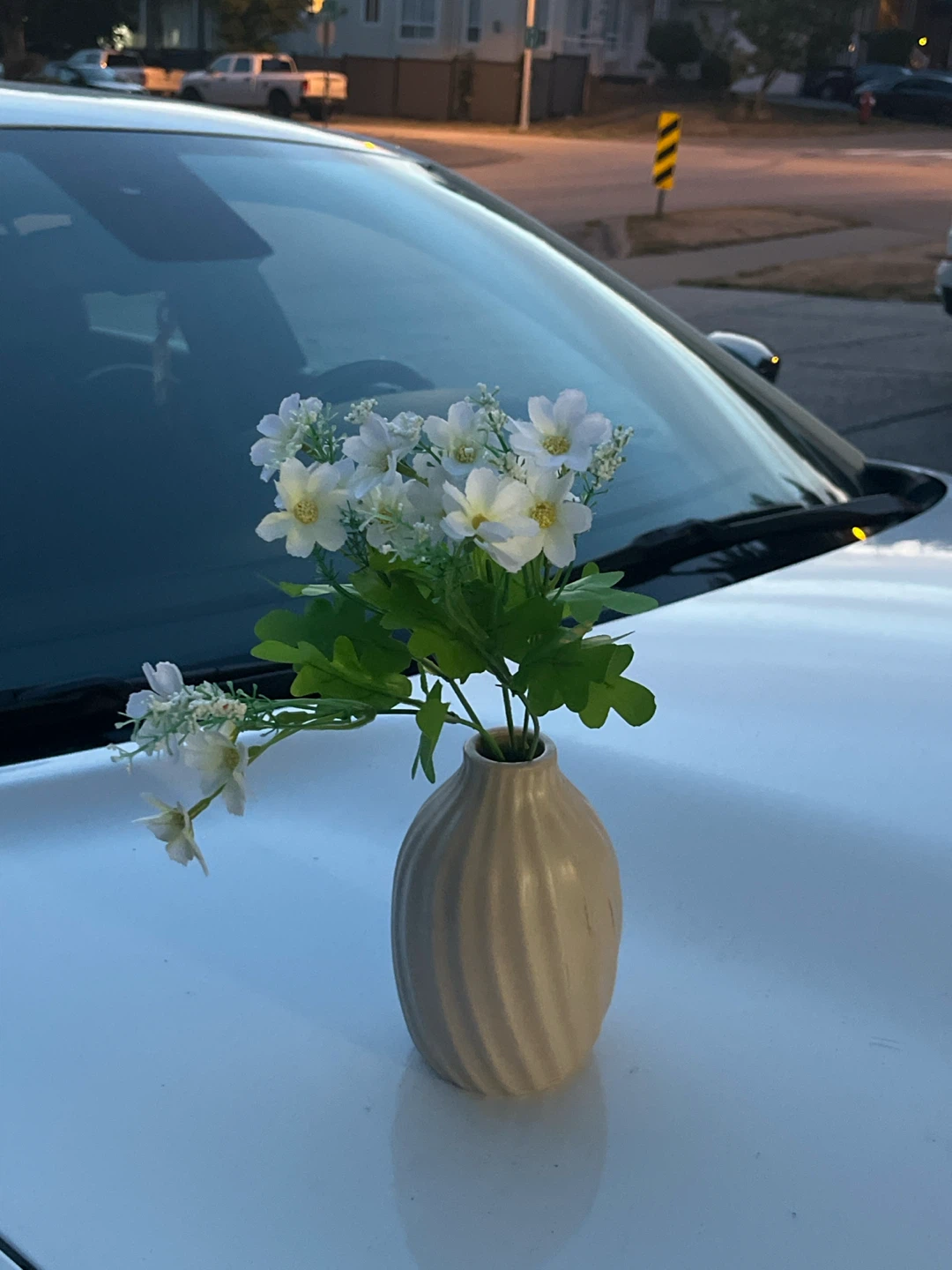 Vase with artificial white flowers - photo 2
