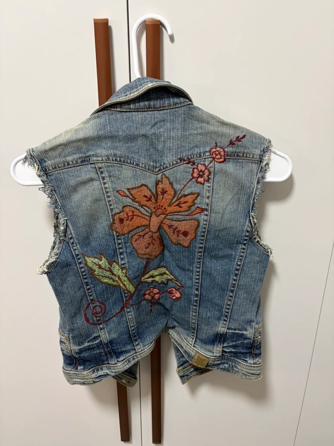 Guess Jeans Denim Vest with Embroidered Flower - photo 3