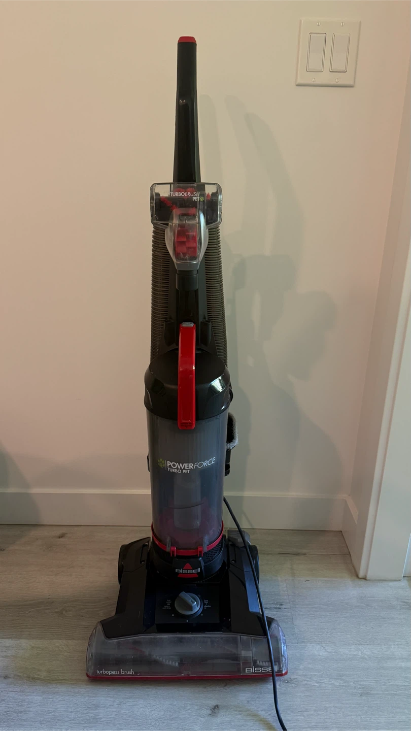 BISSELL Vacuum Cleaner - Model 2333C