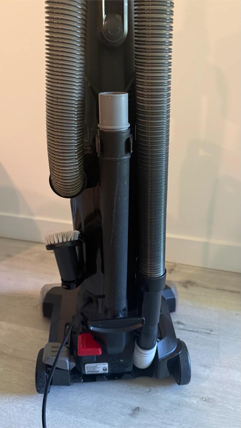 BISSELL Vacuum Cleaner - Model 2333C - photo 4