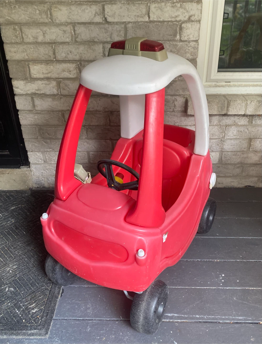 Little tikes ride & rescue cozy coupe car