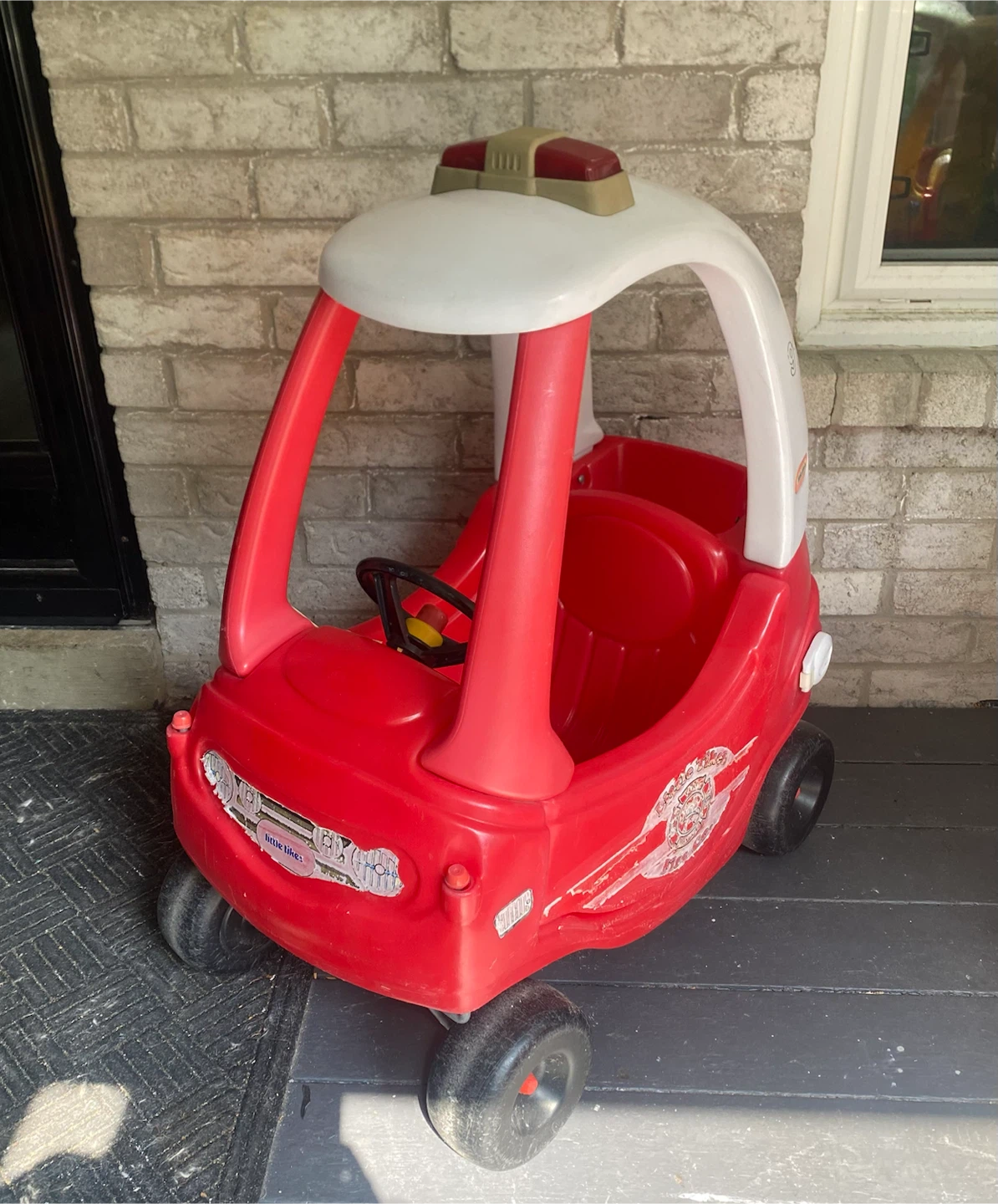 Little tikes ride & rescue cozy coupe car