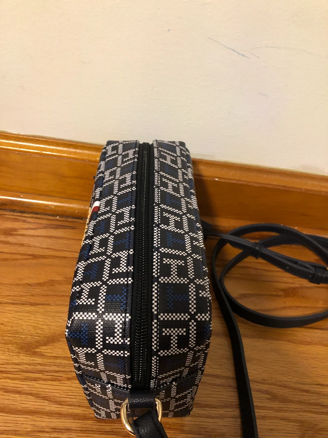 Tommy Hilfiger Monogram Camera Bag - photo 3