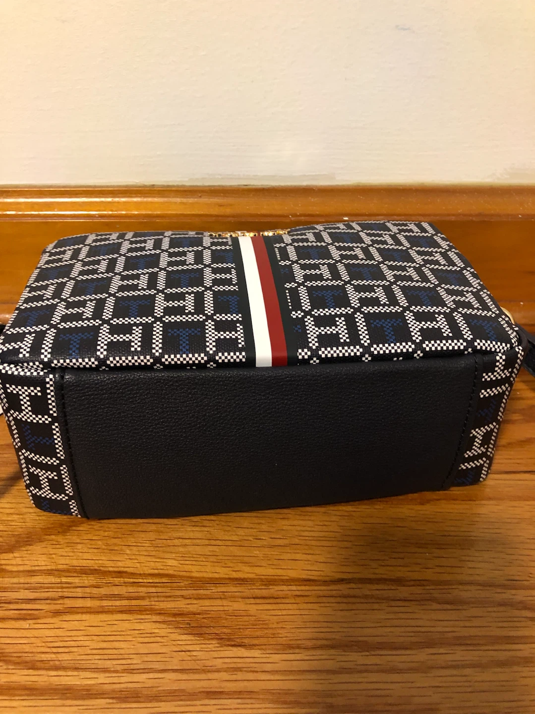 Tommy Hilfiger Monogram Camera Bag - photo 4