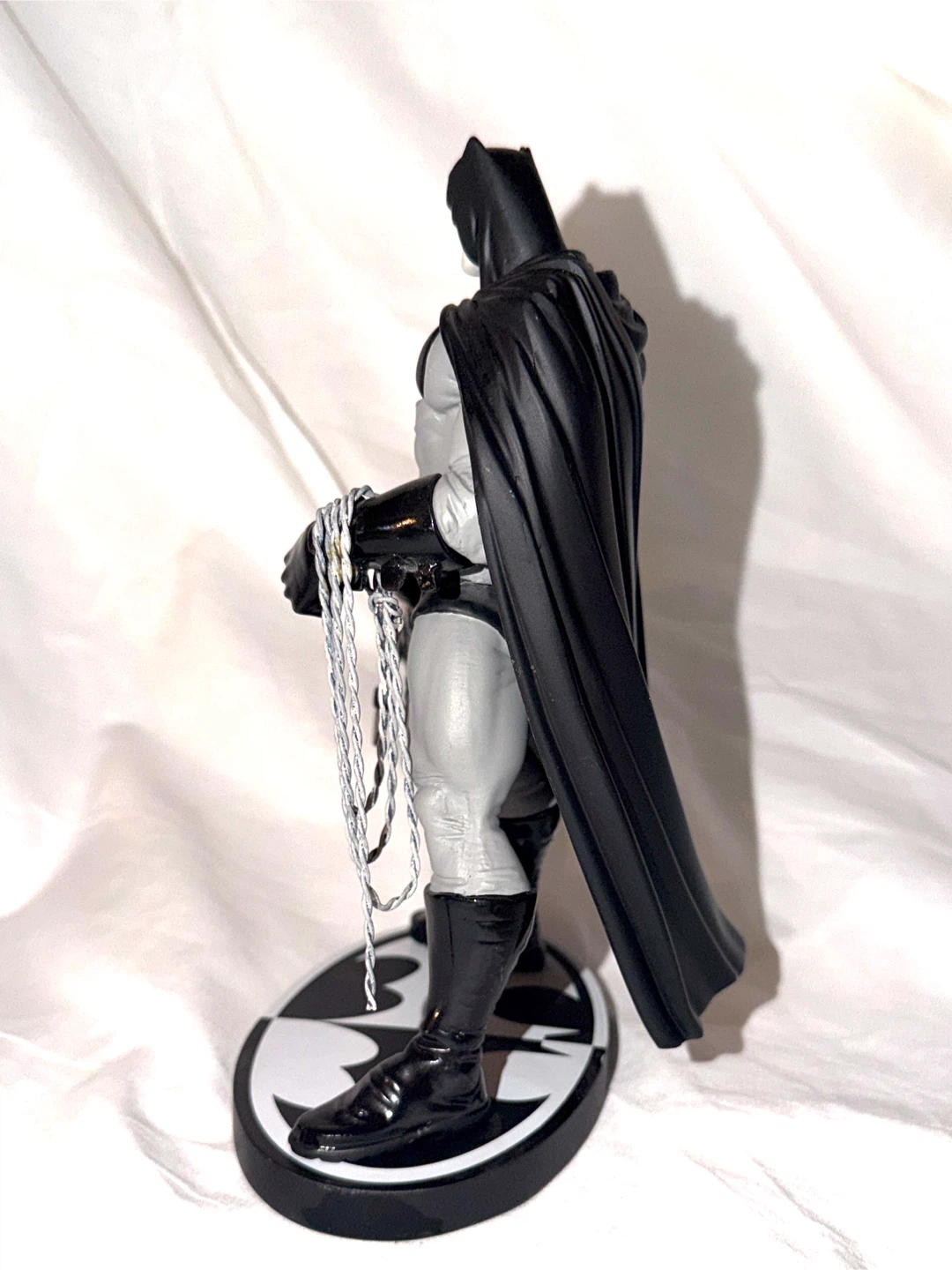Batman Black and White Limited Ed Collectible Statue - photo 5