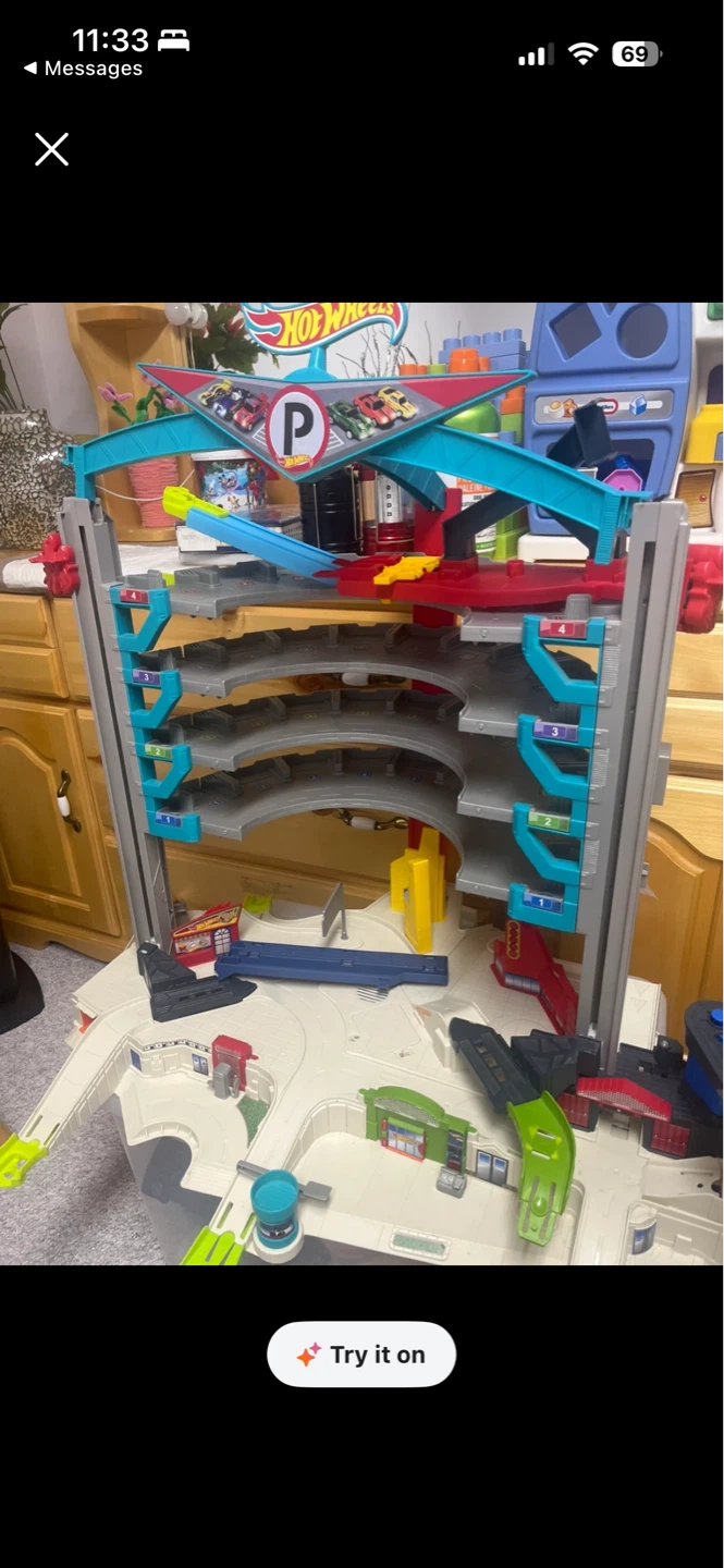 Hot Wheels City Mega Garage Playset