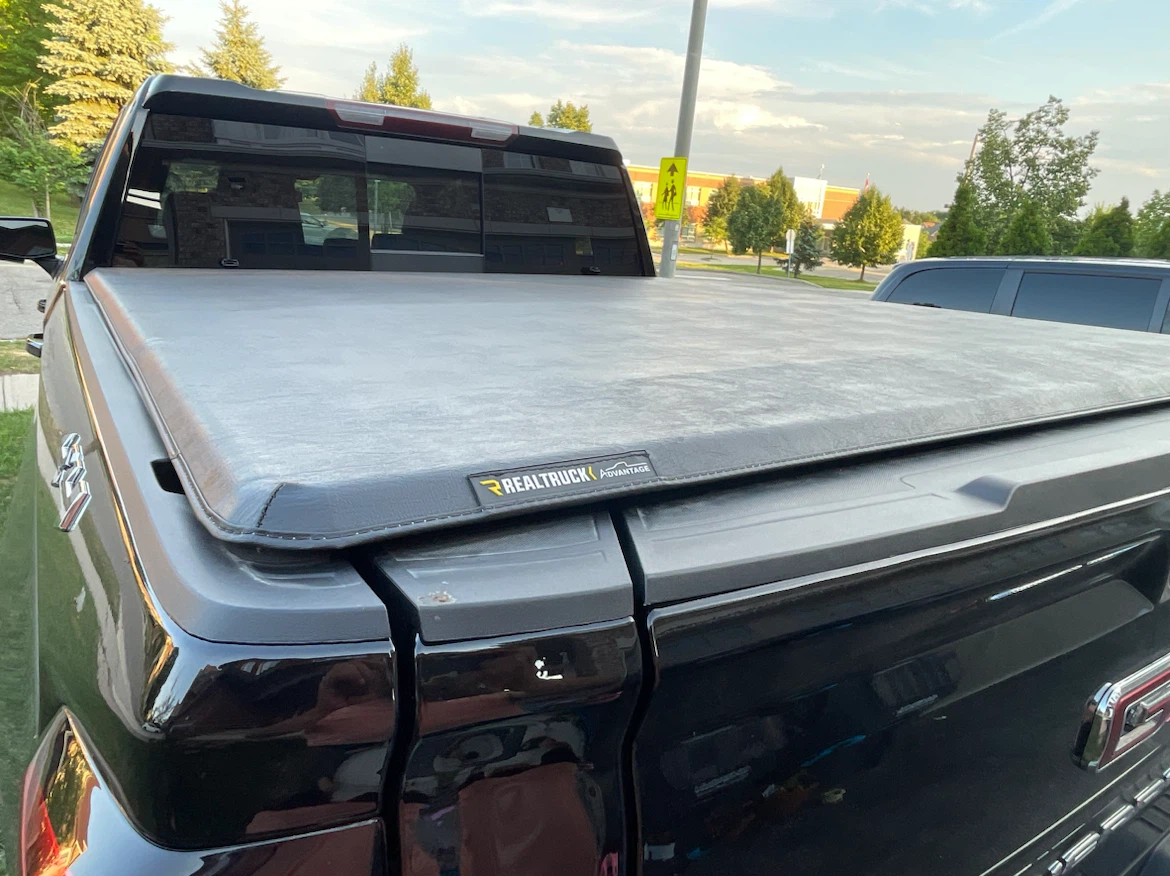 RealTruck Advantage Tonneau Cover