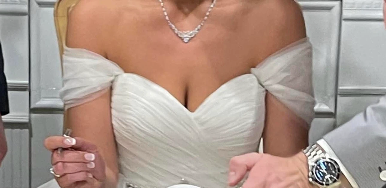 Off-the-shoulder Wedding Dress - photo 3