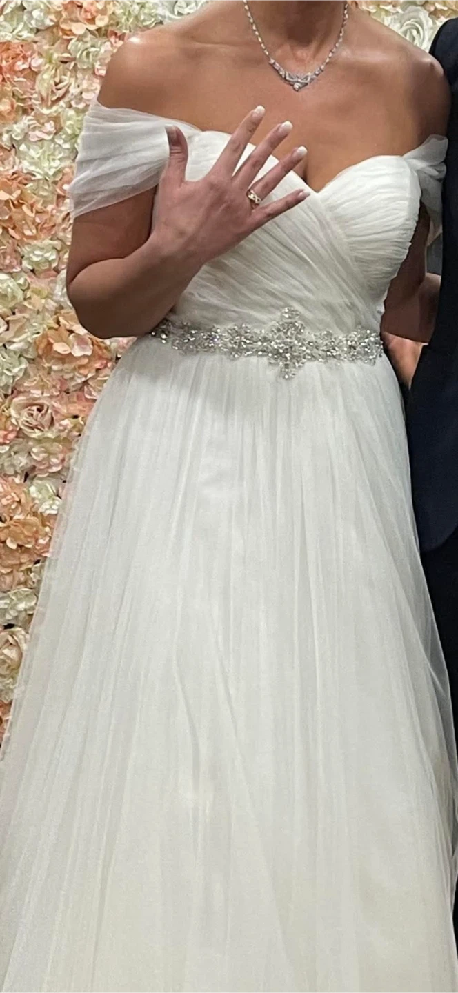 Off-the-shoulder Wedding Dress - photo 4