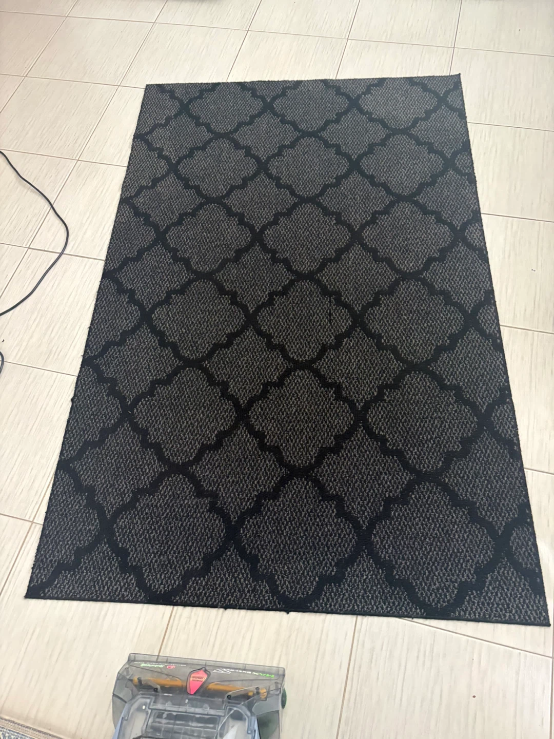 Area Rug - Grey Quatrefoil Pattern washable