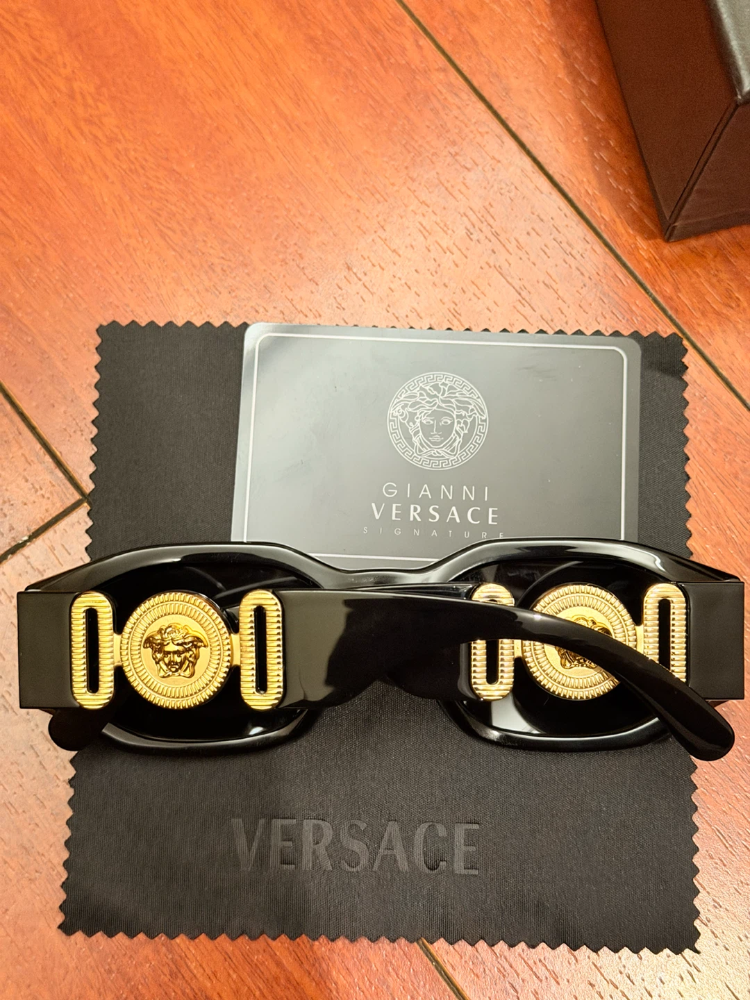 Versace glasses, gucci wallet, dior card holder - photo 4