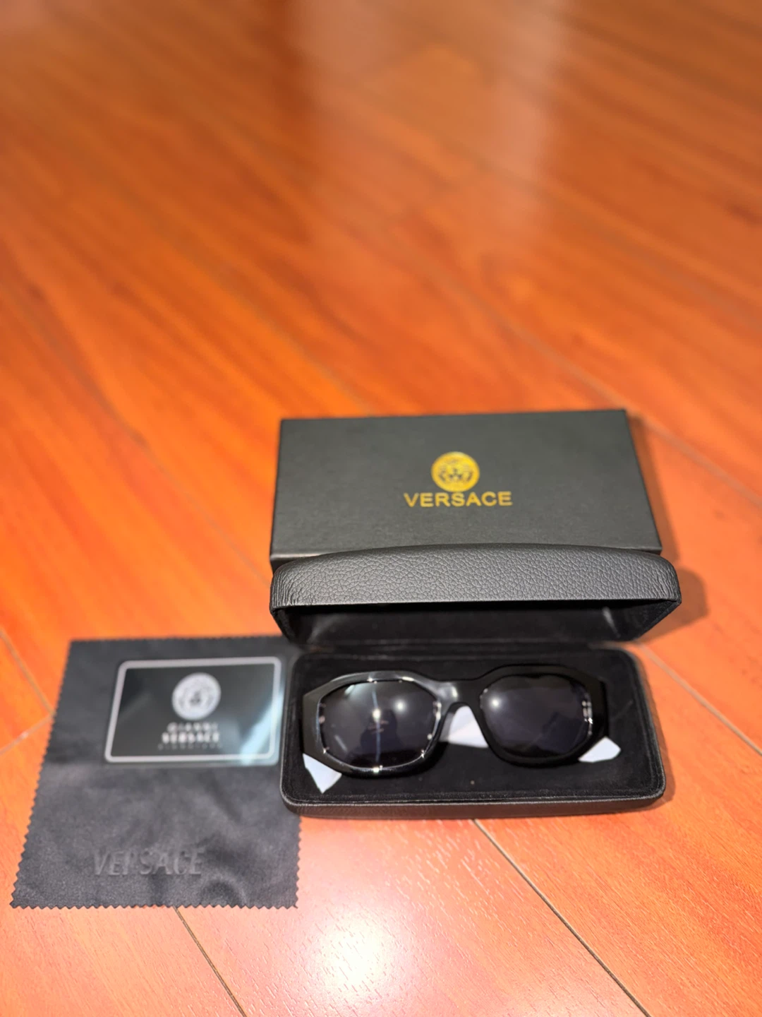 Versace glasses, gucci wallet, dior card holder - photo 5