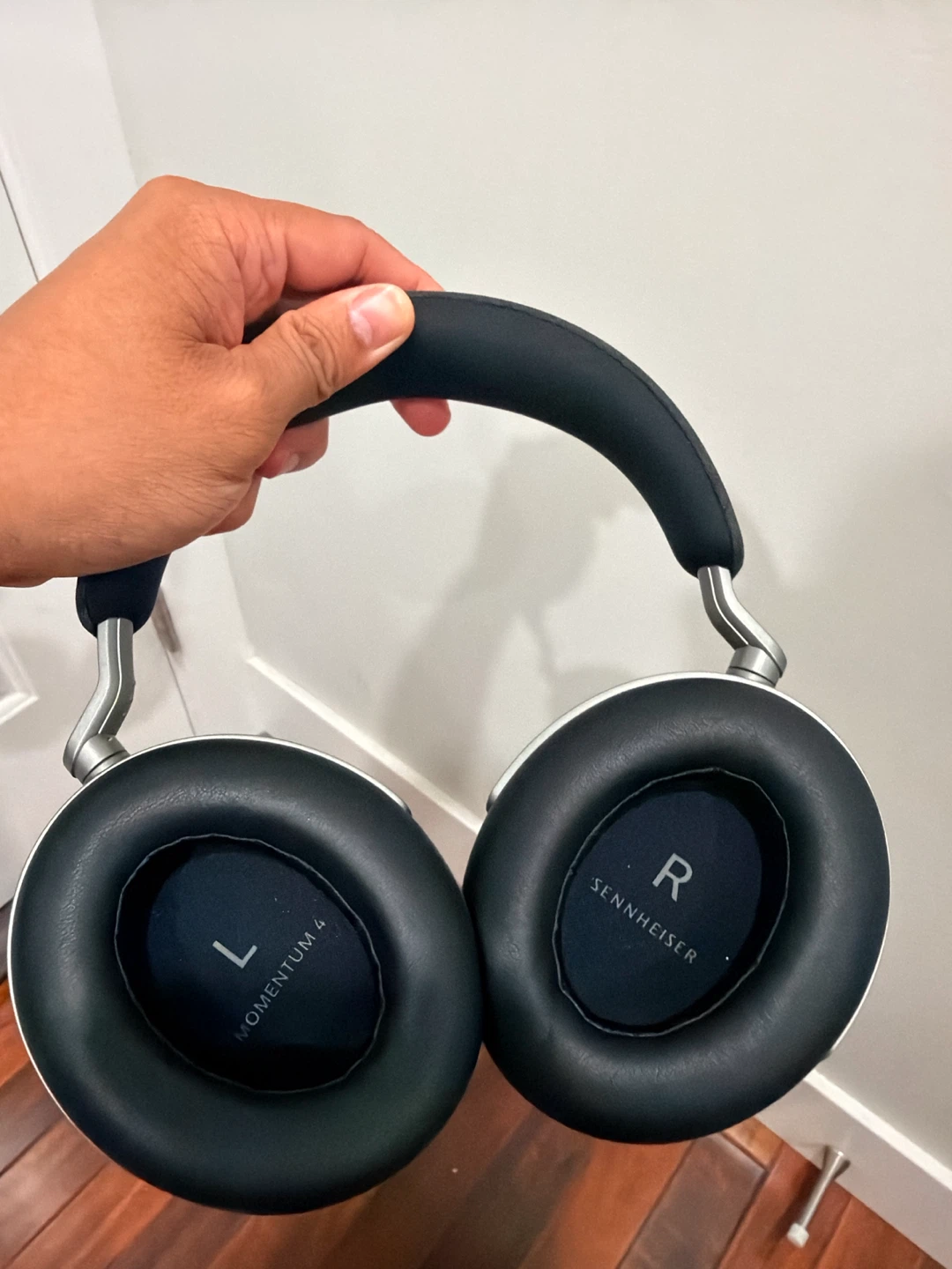 Sennheiser MOMENTUM 4 Wireless Headphones - photo 3