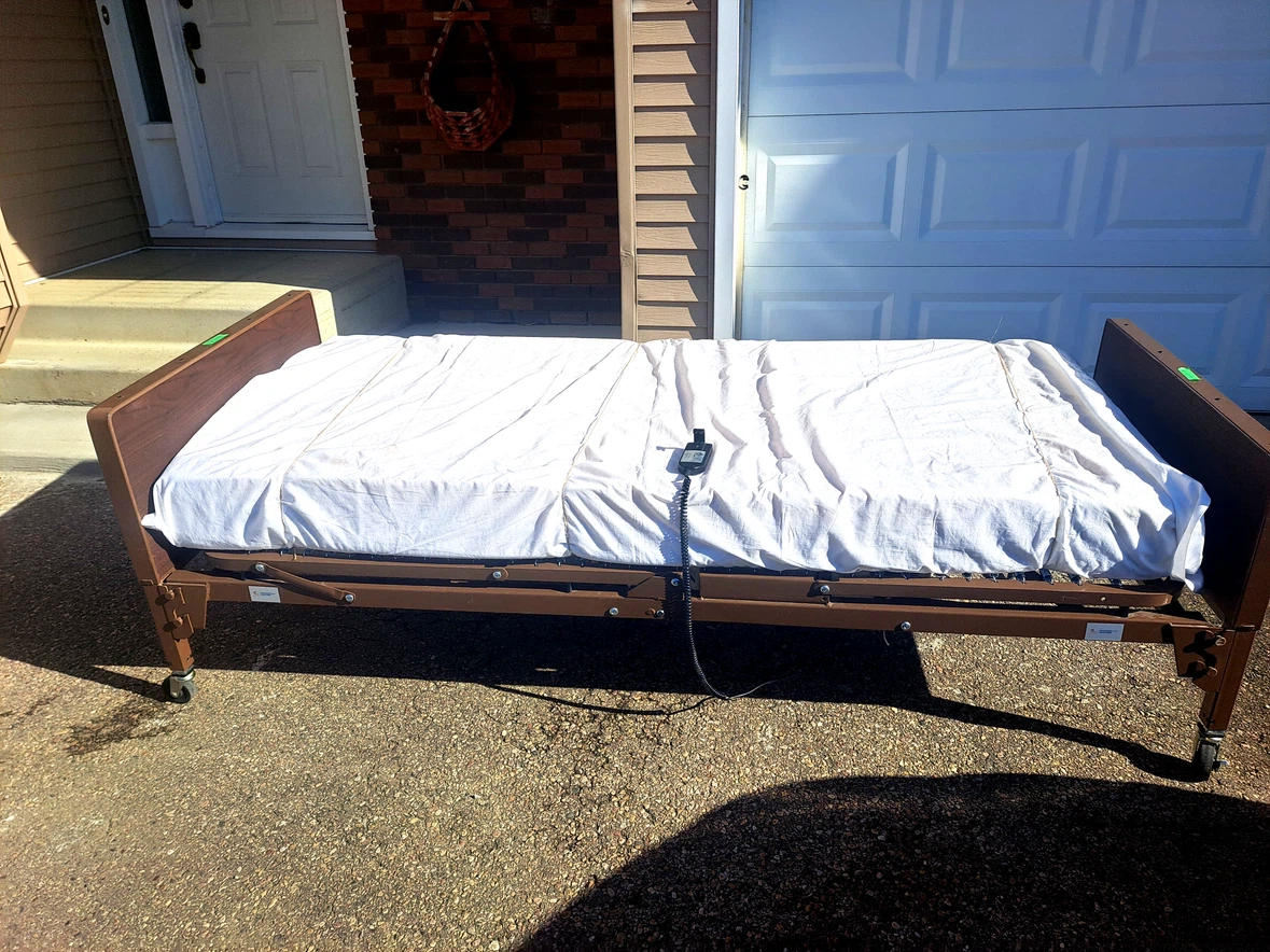 Adjustable Hospital Bed with high quality memory foam Mattress - photo 2