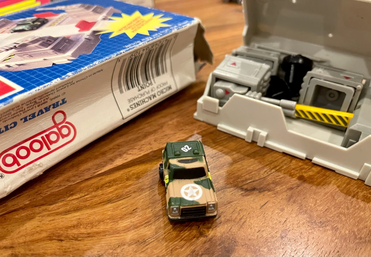 Galoob Micro Machines Travel City Vehicle
