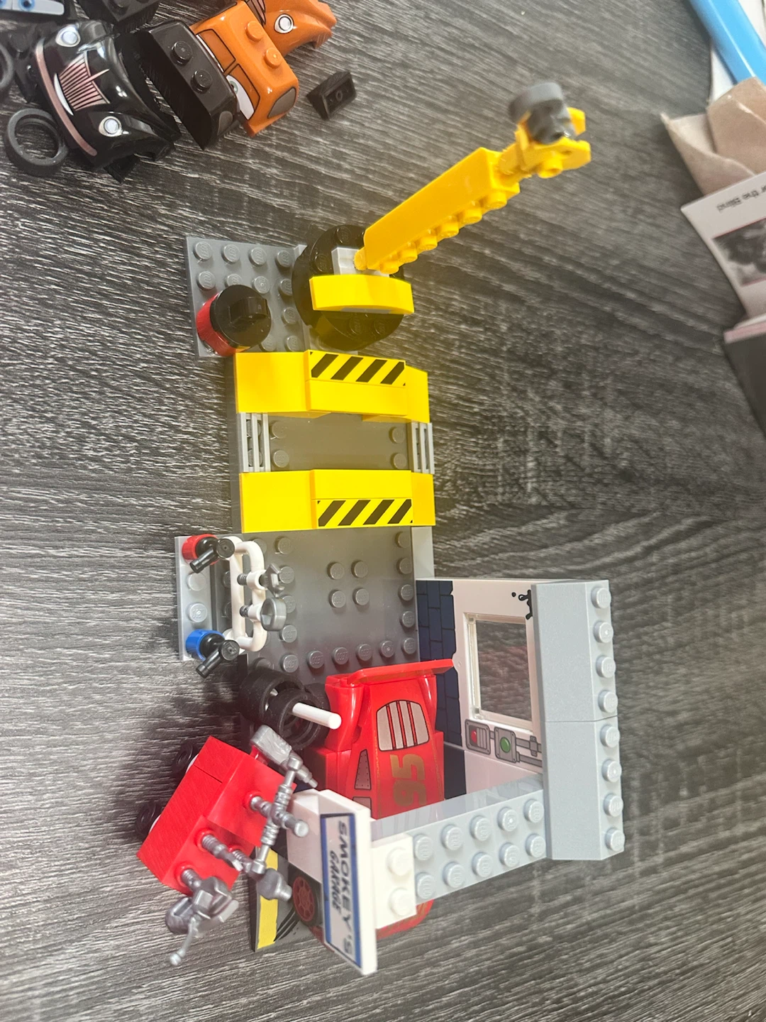 LEGO Juniors Smokey's Garage Playset - photo 3