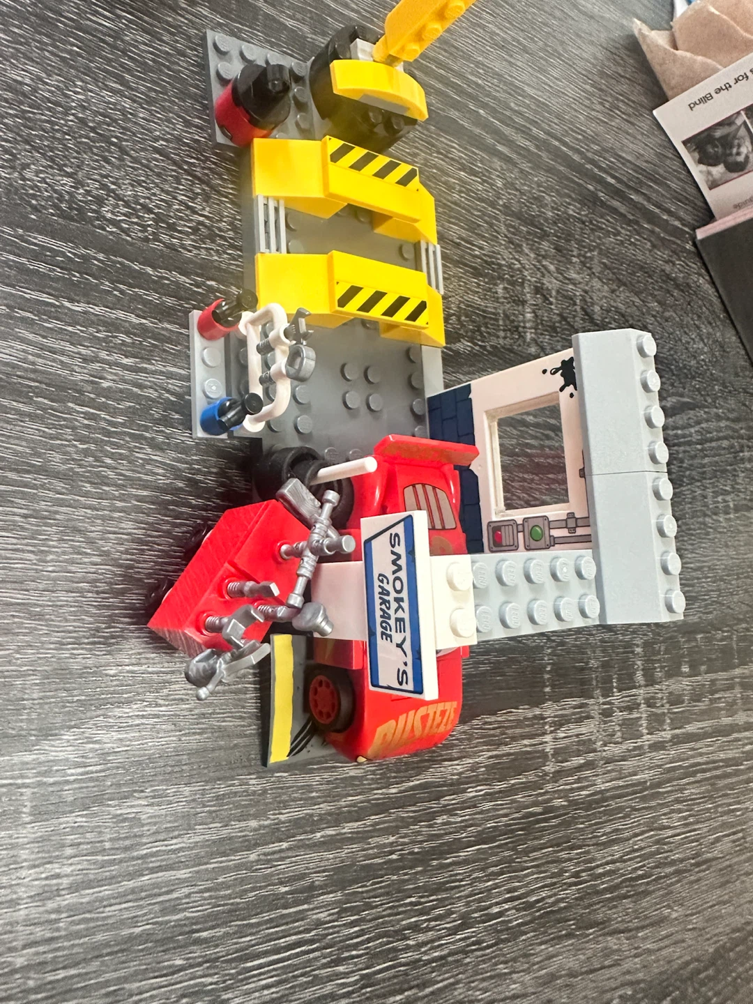 LEGO Juniors Smokey's Garage Playset - photo 4