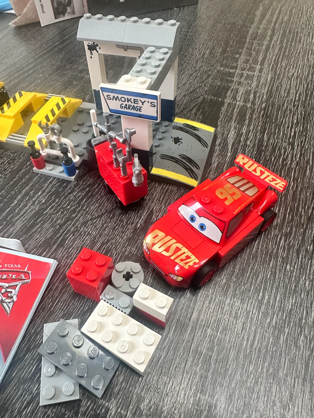LEGO Juniors Smokey's Garage Playset - photo 5