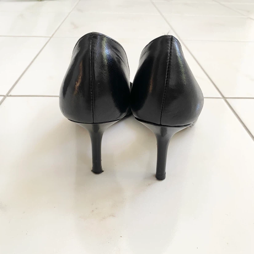 Town Shoes Black Leather Pointed Toe Heels (US 7) - photo 3